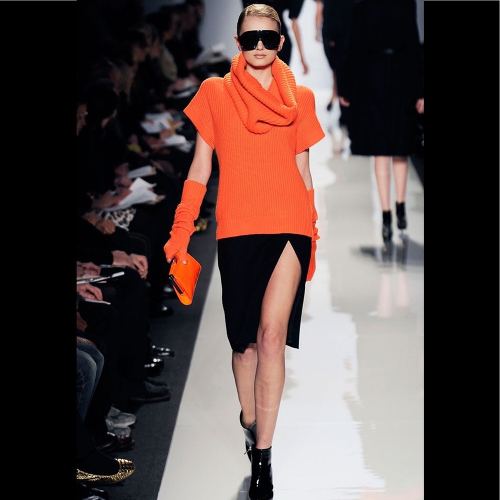Michael Kors Collection✨Runway
Black, front slit, pencil skirt • orig. $1200